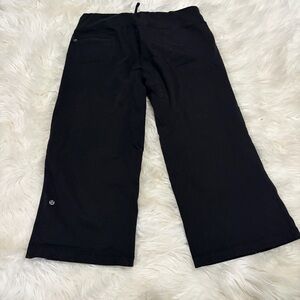 Lululemon wide leg black capris size 12
